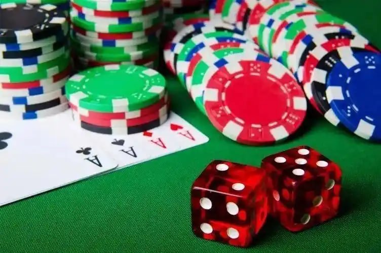Live blackjack table with dealer and multiple camera angles at jutawan beat